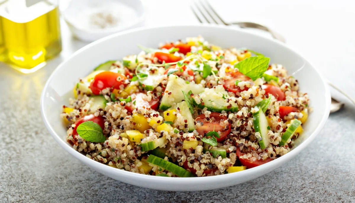 salade-de-quinoa-aux-legumes-croquants-jx0u-1200