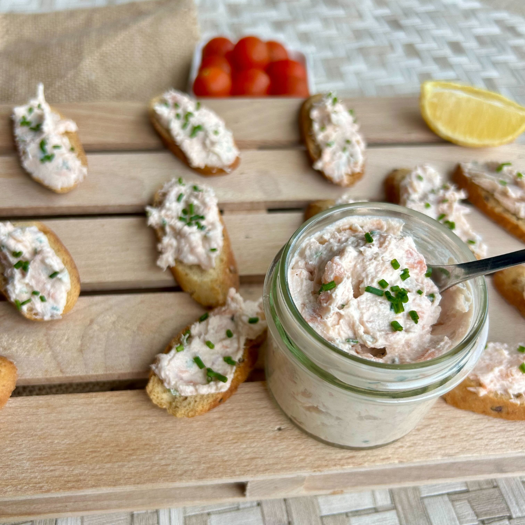 Rillettes de saumon fumé aux herbes fraîches