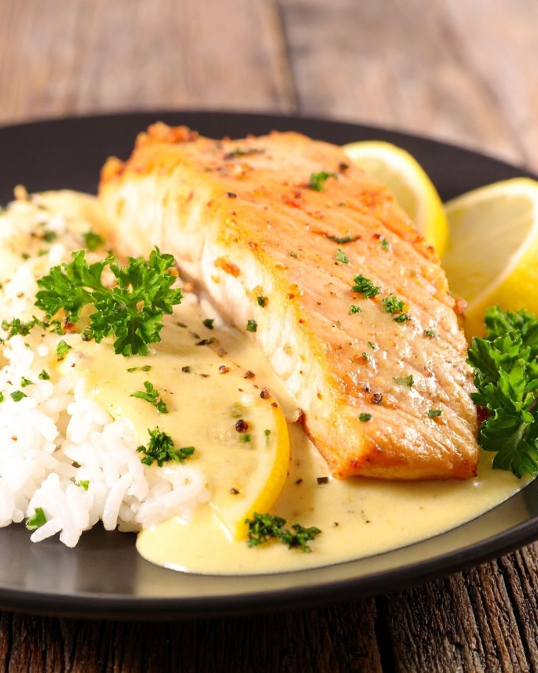 Sauce au beurre blanc image poisson accompagné de sa sauce au beurre blanc