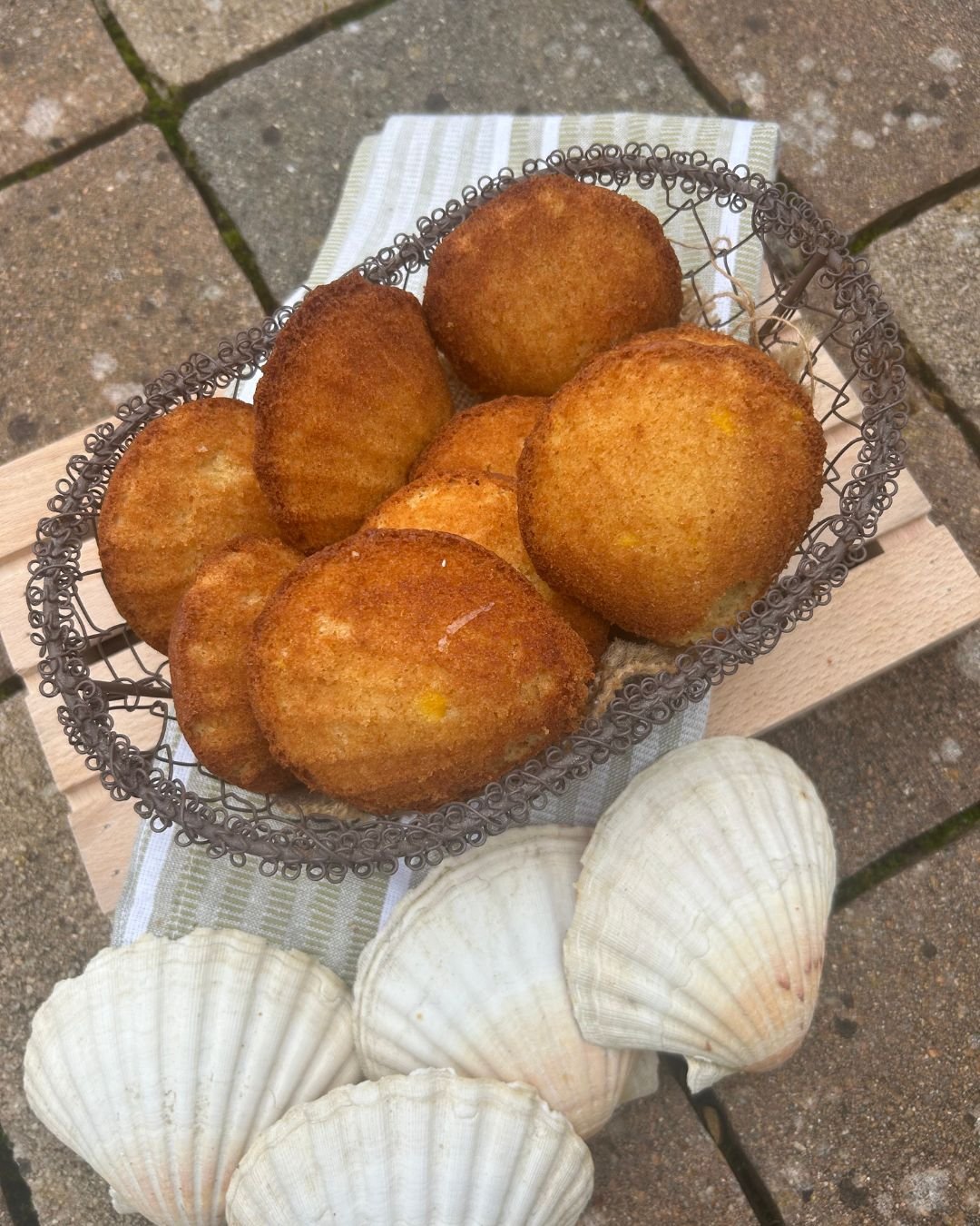 Des madeleines en forme de coquilles Saint-Jacques Des madeleines en forme de coquilles Saint-Jacques