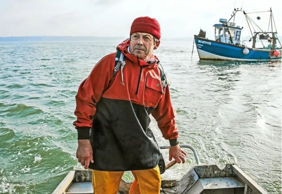 L’origine du ciré jaune et du bonnet rouge en Bretagne